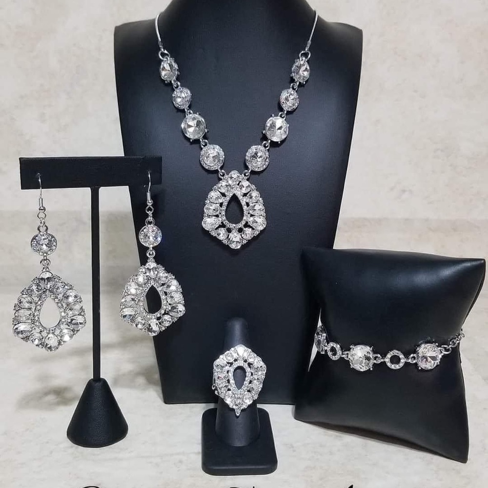 Sparkle and Shine Silver jewelry set